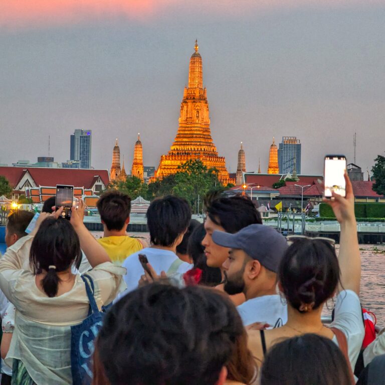 Golden Hour Magic: Capturing Wat Arun’s Timeless Glow