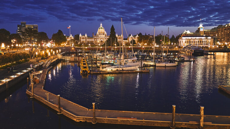 Capturing Victoria’s Inner Harbor: Nighttime Photography Tips