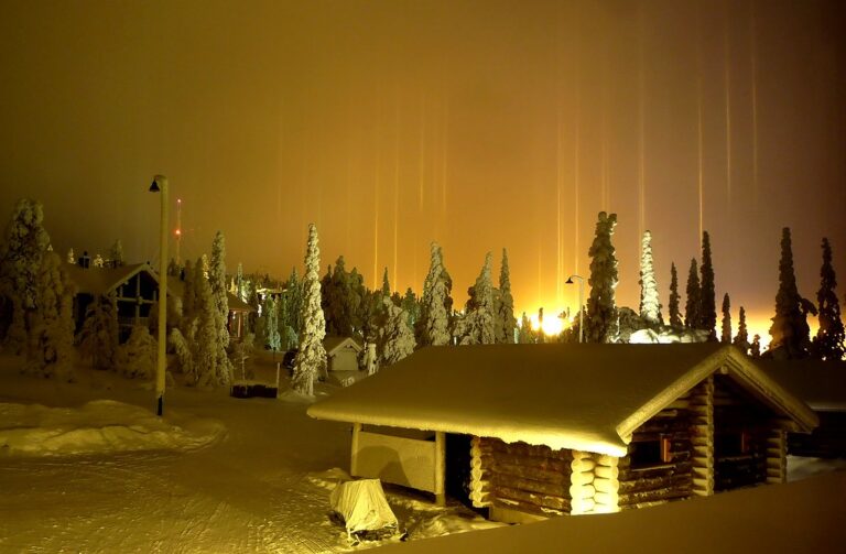 Photographing Light Pillars: Nature’s Ethereal Winter Phenomenon